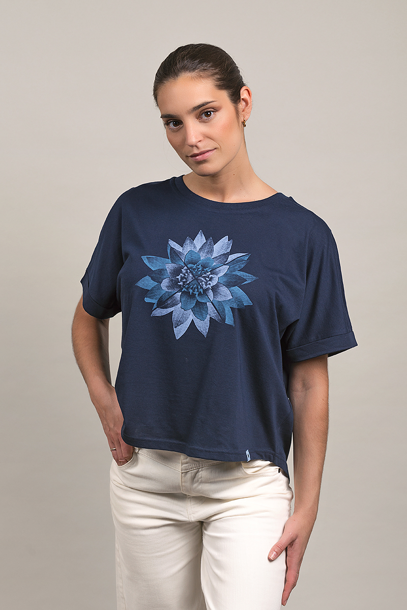 Camiseta orgánica corte murciélago azul marino mujer NYMPHAEA - Imagen 2